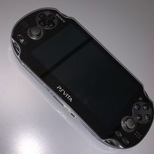 PLAYSTATION VITA + CHARGER + CASE + 6 GAMES